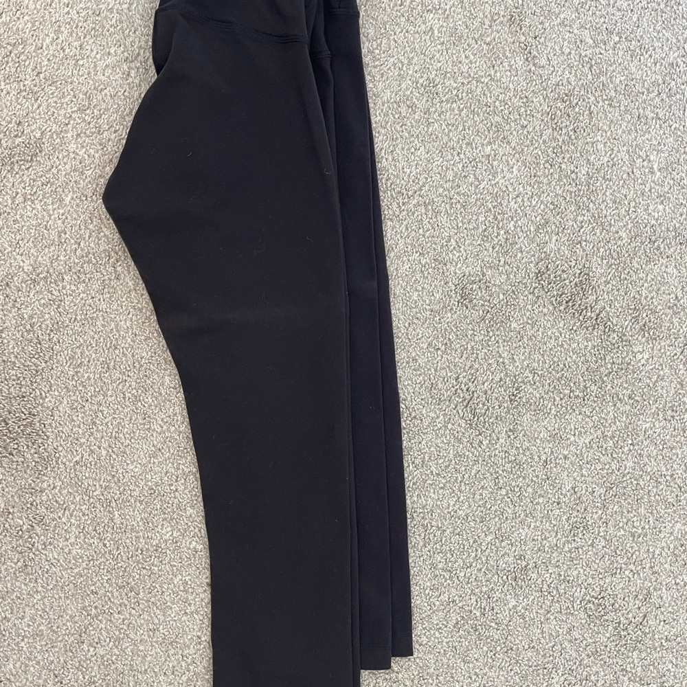 Women’s Lululemon Wunder 23” Size: 4 Black